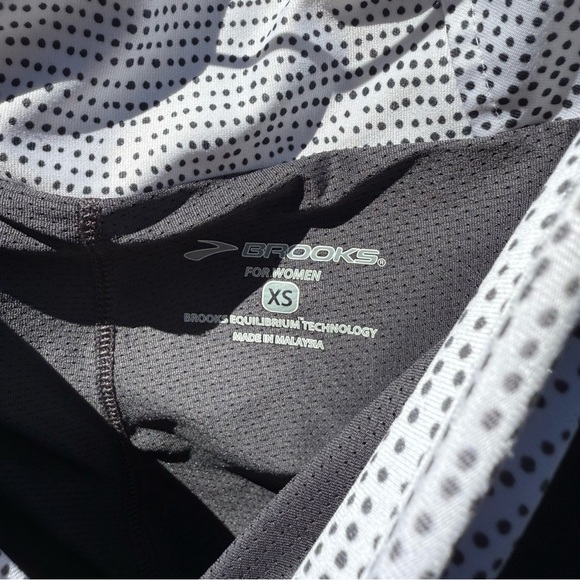 BROOKS Active skort in size XS black with black and white waistband - Picture 4 of 7